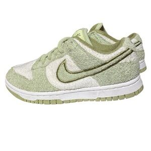 Nike‎ Dunk Low Fleece Pack -Honeydew Green Plush Textured material.EUC sz6